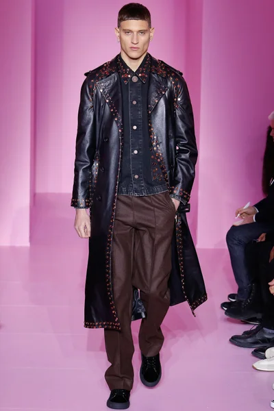 Look 64